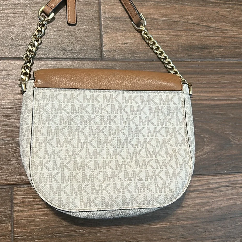 Michael Kors‎ Mott Logo Dome Crossbody Purse Tan Leather Cream Logo Gold Tone